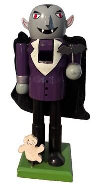 Vampire Nutcracker Halloween – Dracula Figurine Nutcracker